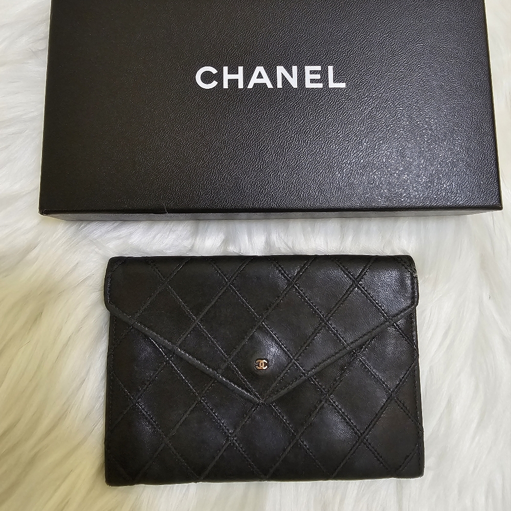 Chanel Black Diamond Stitched Leather Vintage 1989-1991 Wallet